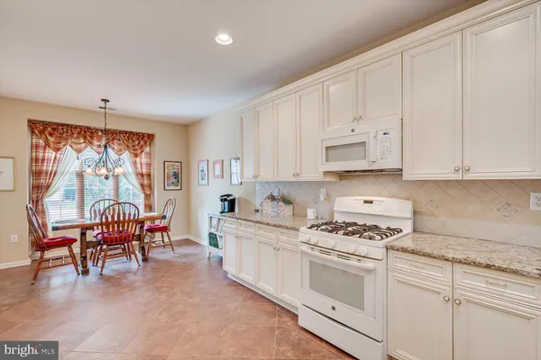 3 HIGHT BLVD