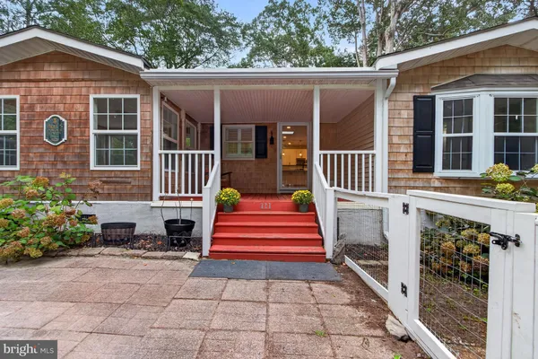 111 GEORGES LN