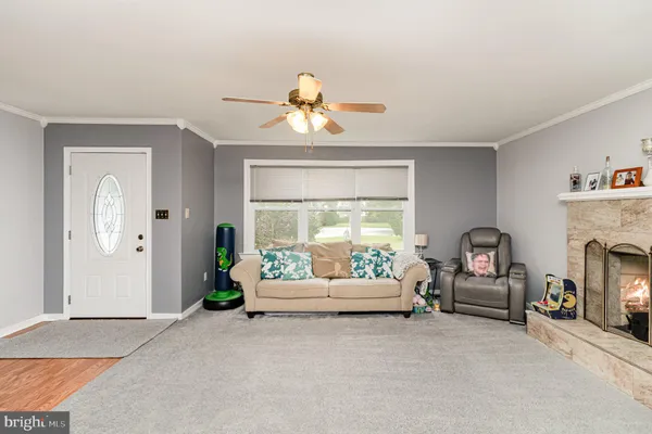 5212 FARMCREST CIR