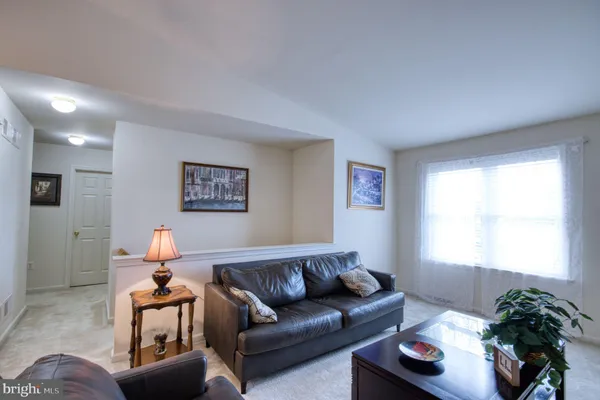 114 TWIN CREEKS DR