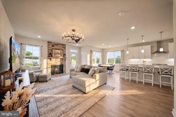 2320 HAWKSHILL DR