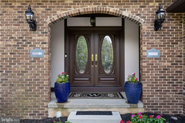 2 ACORN HILL DR