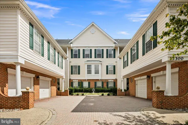 25300 LAKE MIST SQ 303