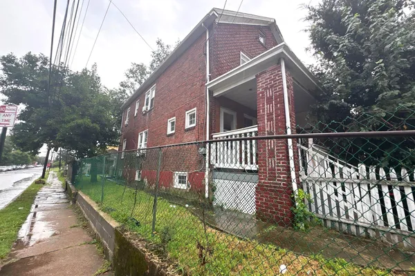 2 HOLLYWOOD AVE