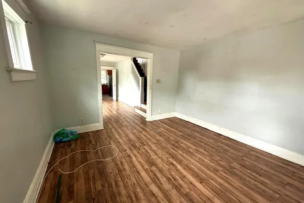 2 HOLLYWOOD AVE