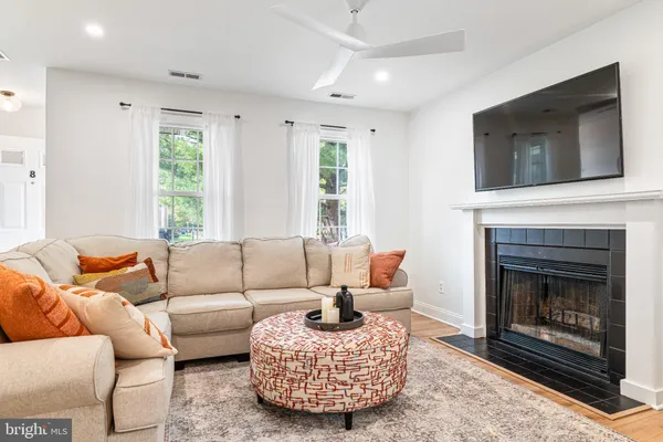 8 WOODBINE CT
