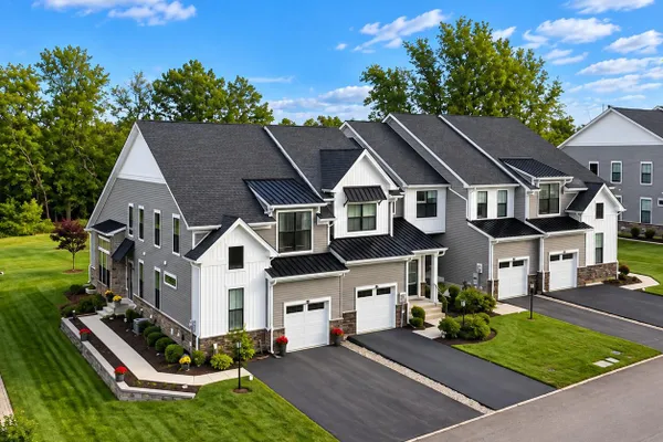 51 UMBRELL DR