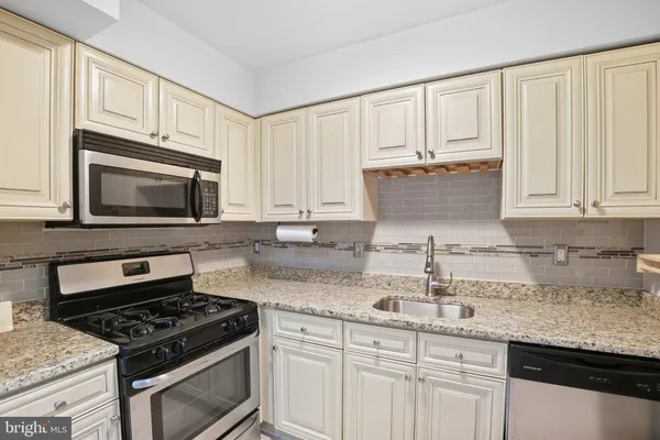 2105 WALSH VIEW TER 15-301