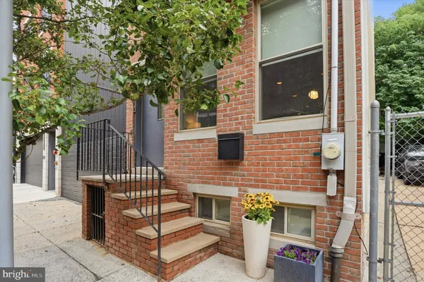 727 N UBER ST