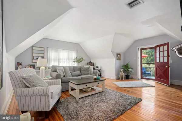118 MONTROSE AVE C