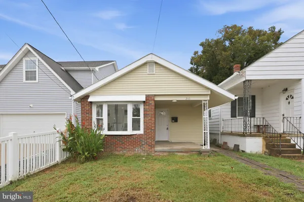 245 4TH AVE