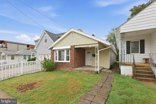 245 4TH AVE