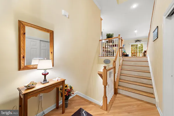 32 WINDWARD DR