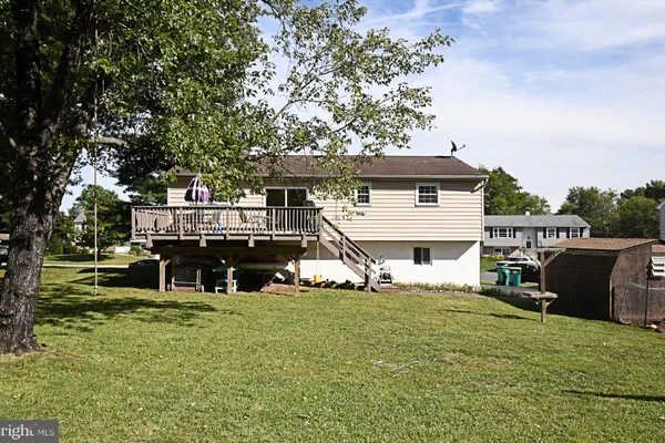 117 MEADOWLAND DR
