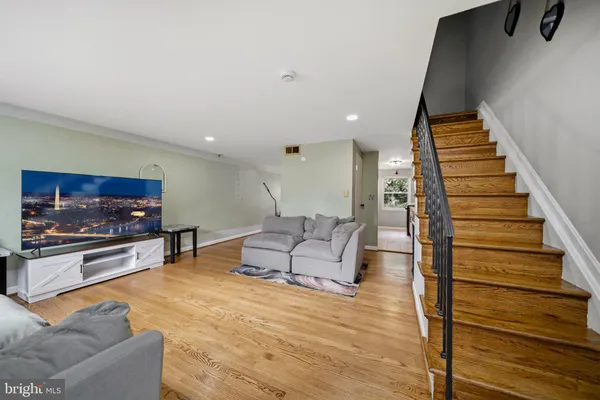 1370 LIMIT AVE