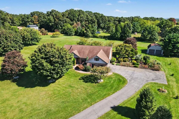 17 FOXWOOD DR