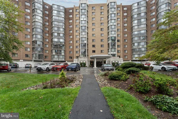 15101 INTERLACHEN DR 1-401