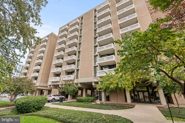 300 M ST N213