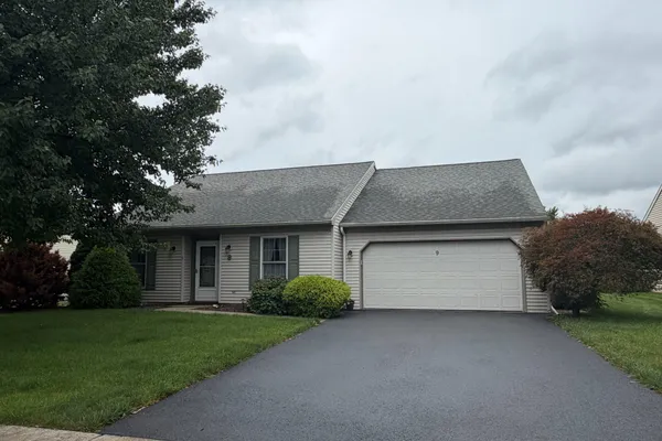 9 LAKEVIEW DR