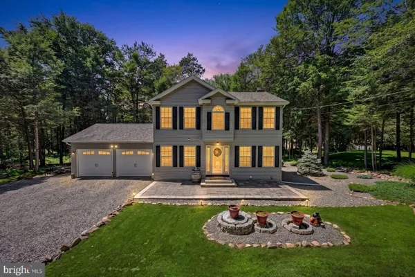 15 LAKESIDE LN
