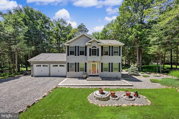 15 LAKESIDE LN