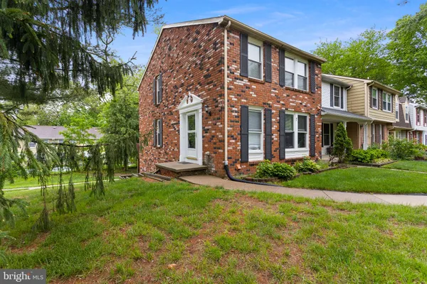7 WOODLAND CT