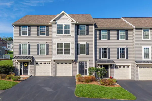 216 KESTREL LN
