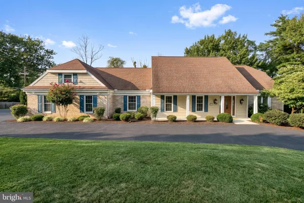 1 W LAWN CIR