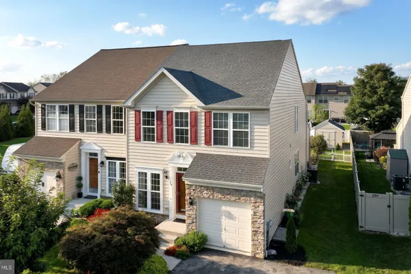 286 MAPLE DR