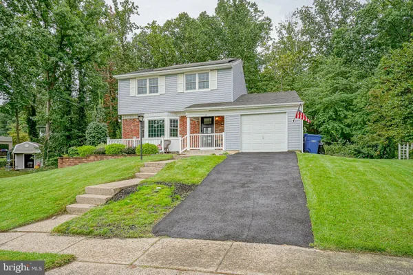 13 AVON CT