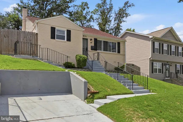 1821 CAMPBELL DR