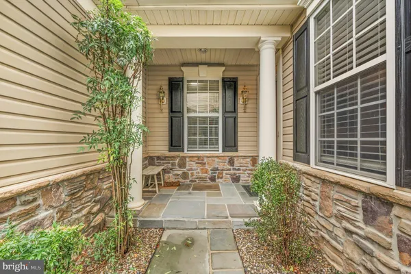 855 THICKET CT