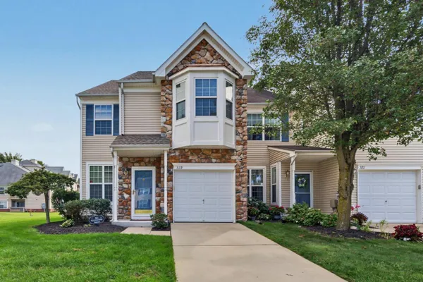 319 CHANCELLOR DR