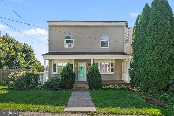 728 W JOHN ST