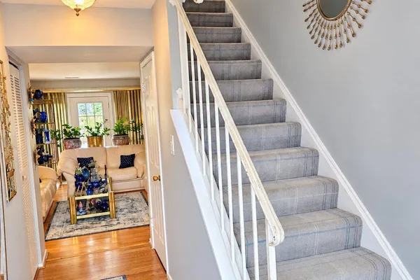 528 PEACOCK DR