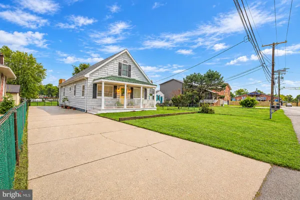 813 WOODROW AVE