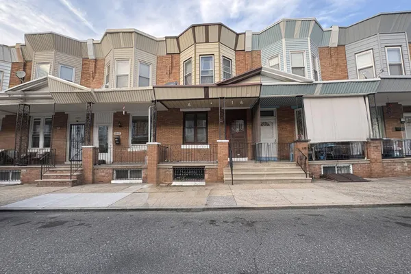 1943 E PACIFIC ST