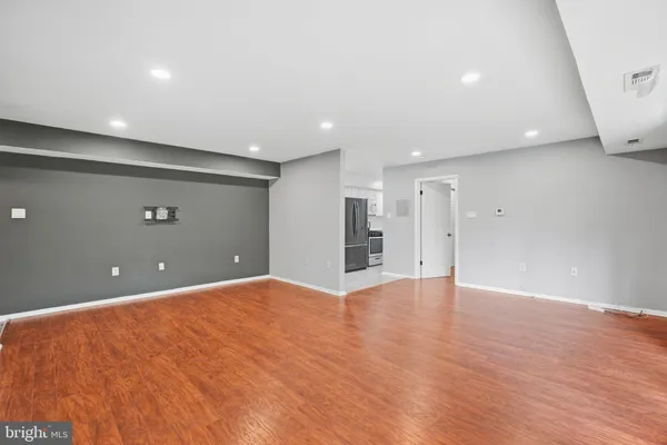204 PARK TERRACE CT 24