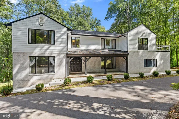 3 PEMBERLY LN