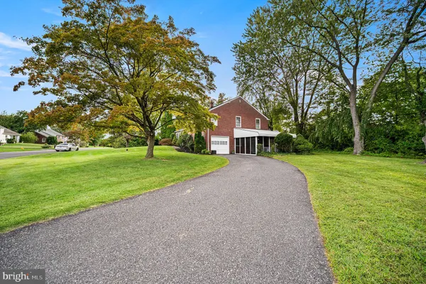 111 MICHAELS LN