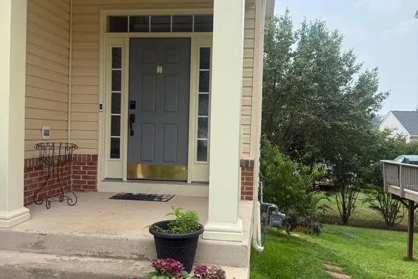 121 KING EDWARD CT