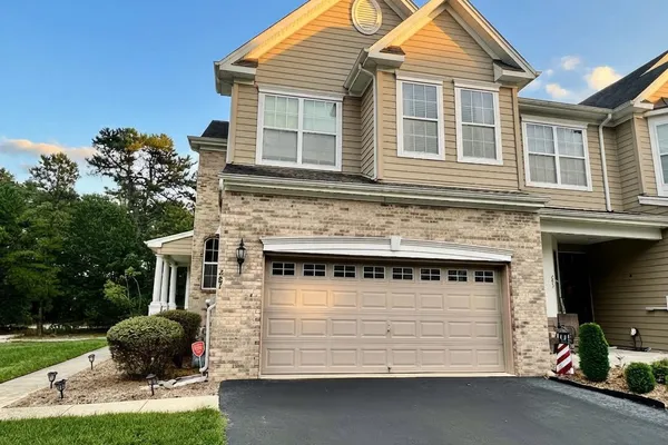 281 HAWTHORNE LN