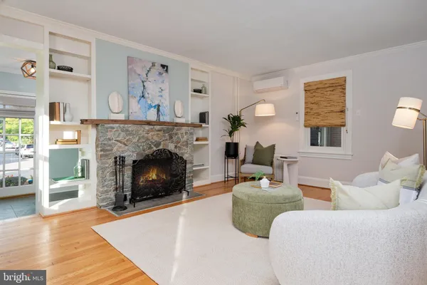 98 MONTICELLO AVE