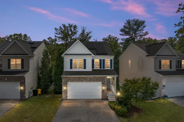 1307 REGINA WAY