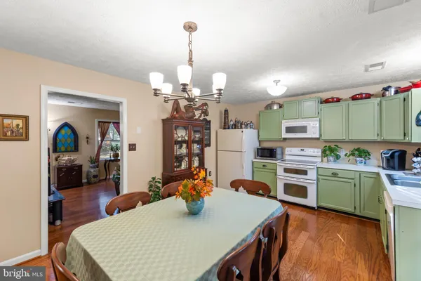 245 GLENRIDGE DR