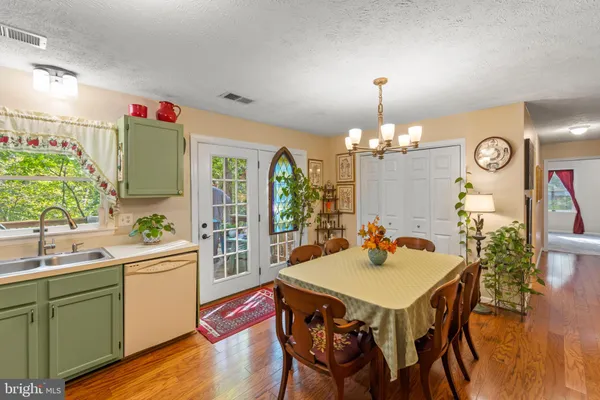 245 GLENRIDGE DR