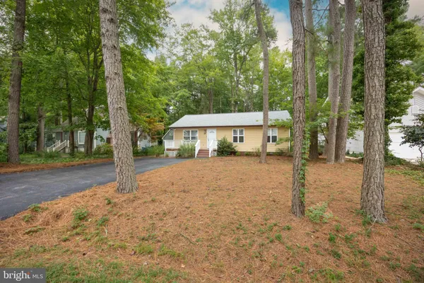 38 FAIRWAY LN