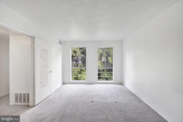 5200 NEWTON ST 203