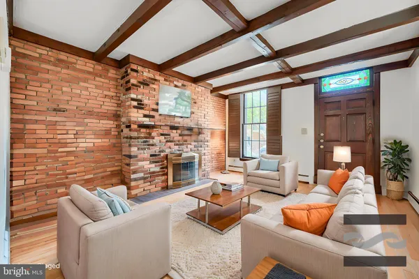 109 W BARRE ST