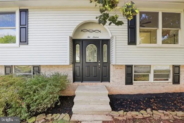216 MAPLEWOOD DR